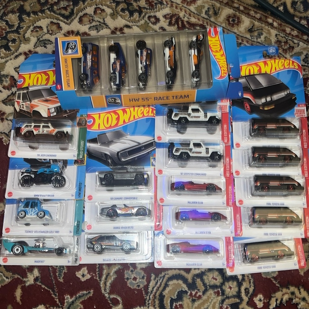 Hot wheels treasure hunt and Walmart/Target bundle